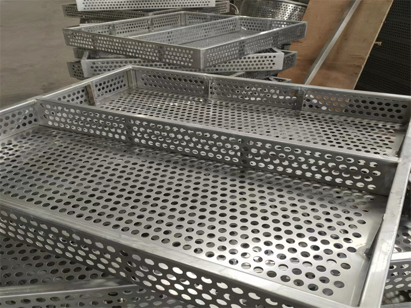 殺菌釜?dú)⒕貌讳P鋼盤子帶隔板