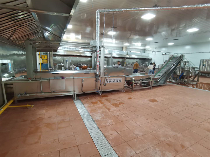 螺螄粉料包酸筍、酸豆角、木耳絲漂燙流水線